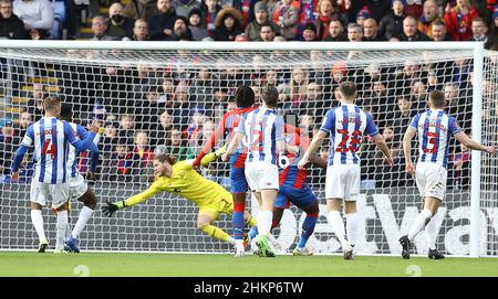 London, Großbritannien. 05th. Februar 2022. London, England, 5th. Februar 2022. Marc Guéhi von Crystal Palace erzielt beim Emirates FA Cup-Spiel im Selhurst Park, London, das Eröffnungstreffer. Bildnachweis sollte lauten: Paul Terry / Sportimage Kredit: Sportimage/Alamy Live News Stockfoto