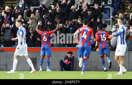 London, Großbritannien. 05th. Februar 2022. London, England, 5th. Februar 2022. Marc Guéhi von Crystal Palace feiert, nachdem er beim Emirates FA Cup-Spiel im Selhurst Park, London, das Eröffnungstreffer erzielt hat. Bildnachweis sollte lauten: Paul Terry / Sportimage Kredit: Sportimage/Alamy Live News Stockfoto