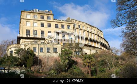 Das Paragon A modische Halbmonde nimmt eine dramatische Position am Rande der Avon Gorge in Clifton UK ein Stockfoto