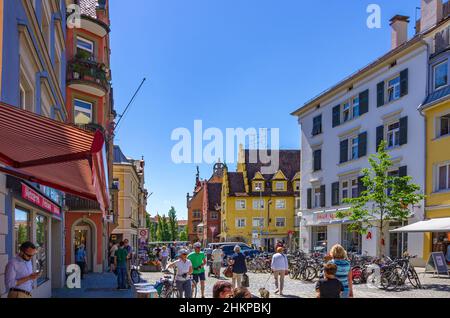 Lindau am Bodensee, Bayern, Deutschland, Europa: Straßenleben in der Maximilianstraße in der Altstadt 10. Juni 2017. Stockfoto