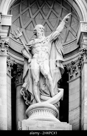 Statue von Father Thames über dem Trinity Square 10, ehemaliges Hauptquartier der Port of London Authority, City of London, Vereinigtes Königreich. Stockfoto