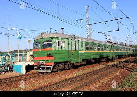 Es ist der Vorortzug in der Region Moskau, Russland Stockfoto