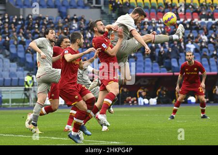 Rom, Italien. 05th. Februar 2022. Bryan Cristante von A.S. Roma während des 24th. Tages der Serie A Meisterschaft zwischen A.S. Roma und Genua CFC am 5th. Februar 2022 im Stadio Olimpico in Rom, Italien. Quelle: Live Media Publishing Group/Alamy Live News Stockfoto