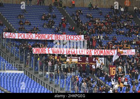 Rom, Italien. 05th. Februar 2022. A.S. Roma-Fans während des 24th. Tages der Serie A Meisterschaft zwischen A.S. Roma und Genua FC am 5th. Februar 2022 im Stadio Olimpico in Rom, Italien. Kredit: Unabhängige Fotoagentur/Alamy Live Nachrichten Stockfoto