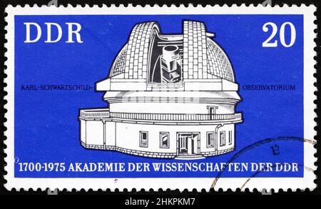 DEUTSCHLAND - UM 1975: Eine in Deutschland gedruckte Briefmarke zeigt das Karl-Schwarzschild-Observatorium, Tautenburg bei Jena, 275th Jahre Deutsche Akademie der Wissenschaften Stockfoto