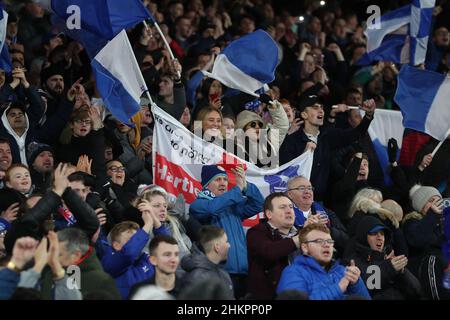 LONDON, Großbritannien FEB 5th Hartlepool United Fans während des FA Cup Spiels zwischen Crystal Palace und Hartlepool United im Selhurst Park, London am Samstag, 5th. Februar 2022. (Kredit: Mark Fletcher | MI News) Kredit: MI Nachrichten & Sport /Alamy Live News Stockfoto