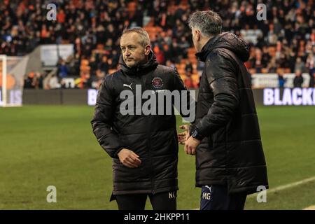 Neil Critchley, Cheftrainer von Blackpool und Mike Garrity, stellvertretender Cheftrainer von Blackpool feiern den Sieg von Blackpools 3-1 über Bristol City Stockfoto