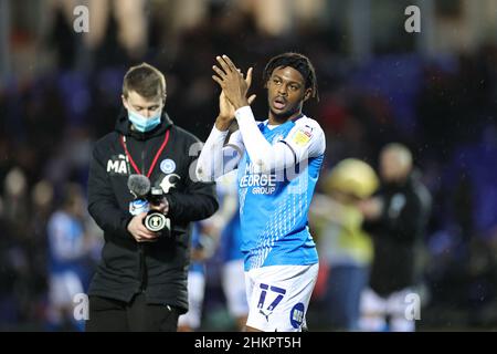 PETERBOROUGH, GROSSBRITANNIEN. FEBRUAR 5TH. Ricky-Jade Jones von Peterborough United applaudiert den Fans beim Finalpfiff während des Spiels der vierten Runde des Emirates FA Cup zwischen Peterborough United und den Queens Park Rangers im Weston Homes Stadium, Peterborough, am Samstag, den 5th. Februar 2022. (Kredit: James Holyoak | MI News) Kredit: MI Nachrichten & Sport /Alamy Live News Stockfoto