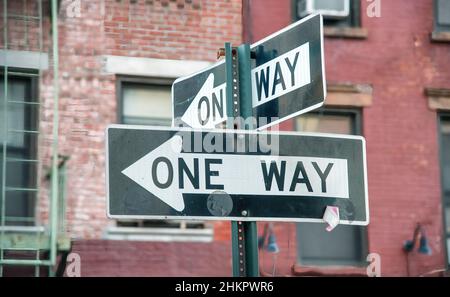 Einbahnstraße in Manhattan Stockfoto