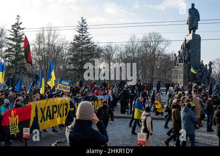 Manifestation der Einheit der Ukraine, angesichts der Truppenkonzentration für die militärische Aggression Russlands. Charkiw, Ukraine Stockfoto