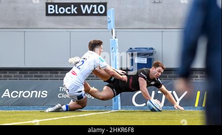 London, Großbritannien. 05th. Februar 2022. Alex Lewington von Saracens kann es spät in der zweiten Hälfte beim Rugby-Spiel der Gallagher Premiership zwischen Saracens und Bath Rugby im StoneX Stadium, London, England, am 5. Februar 2022 versuchen. Foto von Phil Hutchinson. Nur zur redaktionellen Verwendung, Lizenz für kommerzielle Nutzung erforderlich. Keine Verwendung bei Wetten, Spielen oder Veröffentlichungen einzelner Clubs/Vereine/Spieler. Kredit: UK Sports Pics Ltd/Alamy Live Nachrichten Stockfoto