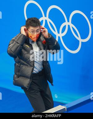 Peking, China. 5th. Februar 2022. Ling Zhi aus China verlässt das Land nach der Runde der Olympischen Winterspiele 2022 in Peking zwischen China und Norwegen im National Aquatics Center in Peking, China, am 5. Februar 2022. Quelle: Liu Xu/Xinhua/Alamy Live News Stockfoto