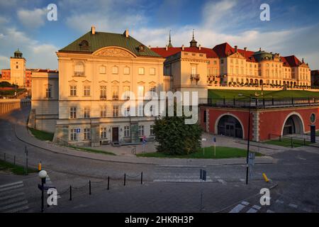 Warszawa - Kupferdachpalast und östliche barocke façade des Königsschlosses in Warschau Stockfoto