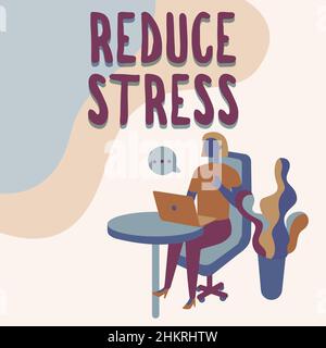 Inspiration zeigt Zeichen reduzieren Stress. Geschäftsübersicht, um die Spannung zu entlasten und sich dem hochwertigen Lebensstil zu verpflichten, den Frau am Schreibtisch sitzend verwendet Stockfoto