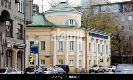 Tolokonnikova-Haus, klassisches Stadthaus aus dem 19th. Jahrhundert, in der Pyatnitskaya-Straße in Zamoskvorechye, Moskau, Russland Stockfoto