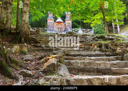 Russische Holzkapelle auf dem Raod-Pass bis zum Vršič-Pass, Slowenische Alpen, Slowenien Stockfoto