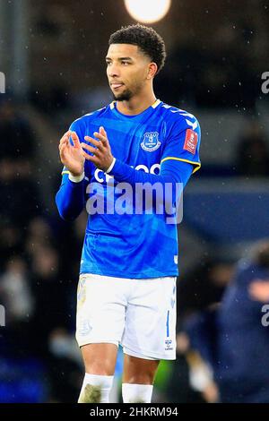 Liverpool, Großbritannien. 05th. Februar 2022. Mason Holgate von Everton während des Premier League-Spiels zwischen Everton und Brentford im Goodison Park am 5th 2022. Februar in Liverpool, England. (Foto von Tony Taylor/phcimages.com) Quelle: PHC Images/Alamy Live News Stockfoto