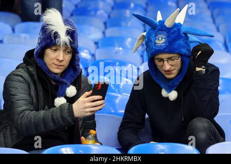 Liverpool, Großbritannien. 05th. Februar 2022. Everton-Fans beim Premier League-Spiel zwischen Everton und Brentford im Goodison Park am 5th 2022. Februar in Liverpool, England. (Foto von Tony Taylor/phcimages.com) Quelle: PHC Images/Alamy Live News Stockfoto