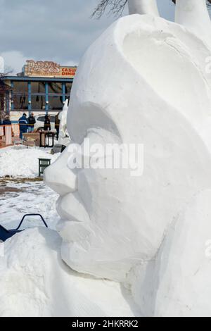 Foto aufgenommen beim Winterfest, einem Winterfest, das die Kälte- und Eisskulpturen feiert, im Genfersee, Wisconsin, USA. Stockfoto