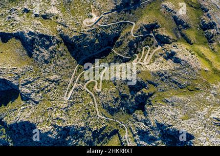 Luftbild, Serpentinen im Tramuntana-Gebirge bei Escorca, Mallorca, Balearen, Spanien, Coll dels Reis, Es, Escorca, Europa, Luftaufnahme Stockfoto