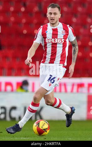 Stoke, England, 5th. Februar 2022. Ben Wilmot von Stoke City während des Emirates FA Cup Spiels im bet365 Stadium, Stoke. Bildnachweis sollte lauten: Andrew Yates / Sportimage Stockfoto