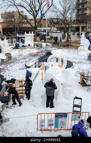 Foto aufgenommen beim Winterfest, einem Winterfest, das die Kälte- und Eisskulpturen feiert, im Genfersee, Wisconsin, USA. Stockfoto