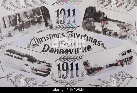 Kunst inspiriert von Weihnachtsgrüßen von Dannemirke, Muir & Moodie Studio, Fotostudio, 1911, Dunedin, Dieses Weihnachtskartendesign ist eine Collage aus fotografischen Ansichten von Dannemirke und Plätzen in der Nähe dieser Stadt auf der Nordinsel, klassische Werke, die von Artotop mit einem Schuss Moderne modernisiert wurden. Formen, Farbe und Wert, auffällige visuelle Wirkung auf Kunst. Emotionen durch Freiheit von Kunstwerken auf zeitgemäße Weise. Eine zeitlose Botschaft, die eine wild kreative neue Richtung verfolgt. Künstler, die sich dem digitalen Medium zuwenden und die Artotop NFT erschaffen Stockfoto