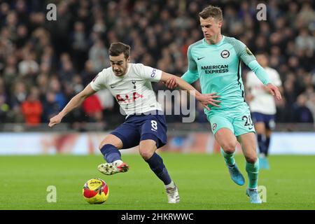 LONDON, GROSSBRITANNIEN. FEB 5th Tottenham Mittelfeldspieler Harry Winks im Einsatz während des FA Cup-Spiels zwischen Tottenham Hotspur und Brighton und Hove Albion am Samstag, den 5th. Februar 2022 im Tottenham Hotspur Stadium, London. (Kredit: Jon Bromley | MI News) Kredit: MI Nachrichten & Sport /Alamy Live News Stockfoto