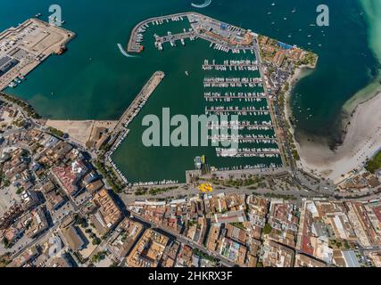 Luftaufnahme, Port d'Alcúdia, Bucht von Alcúdia, Strand und Hafen von Platja d'Alcudia, Alcúdia, Mallorca, Balearen, Spanien, Es, Europa, Hafen, Luftanbindung Stockfoto