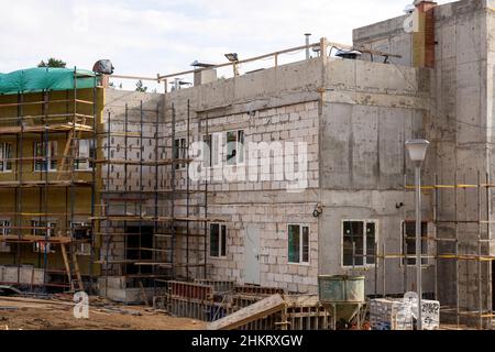 Der Fortschritt beim Bau des Kindergartengebäudes. Stockfoto