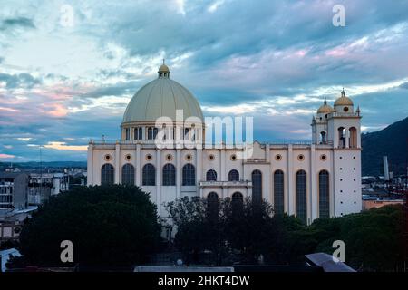 Kathedrale von San Salvador bei Sonnenuntergang, San Salvador, El Salvador Stockfoto