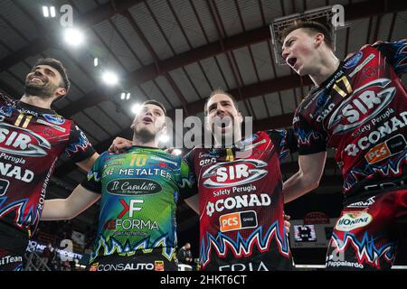 Perugia, Italien. 05th Feb, 2022. sir Safety conad perugia esulta per la vittoria während der Sir Safety Conad Perugia vs Consar Ravenna, Volleyball Italienische Serie A Männer Superliga Meisterschaft in Perugia, Italien, Februar 05 2022 Quelle: Independent Photo Agency/Alamy Live News Stockfoto
