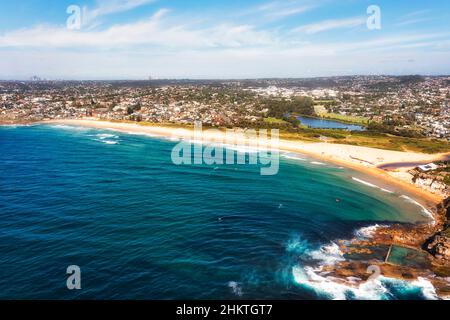 Curl Curl Beach Luftaufnahme vom Pazifischen Ozean zur Nordküste von Sydney und den nördlichen Stränden. Stockfoto