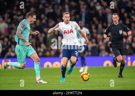 LONDON, ENGLAND - 05. FEBRUAR: Dejan Kulusevski von Tottenham Hotspur während des Emirates FA Cup Fourth Round Matches zwischen Tottenham Hotspur und Brighton & Hove Albion im Tottenham Hotspur Stadium am 5. Februar 2022 in London, England. (Foto von Sebastian Frej) Stockfoto