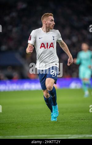 LONDON, ENGLAND - 05. FEBRUAR: Dejan Kulusevski von Tottenham Hotspur während des Emirates FA Cup Fourth Round Matches zwischen Tottenham Hotspur und Brighton & Hove Albion im Tottenham Hotspur Stadium am 5. Februar 2022 in London, England. (Foto von Sebastian Frej) Stockfoto