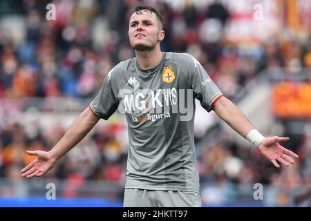 Rom, Italien. 05th. Februar 2022. Zinho Vanheusden von Genua während des Fußballs Serie A Match, Stadio Olimpico, AS Roma gegen Genua, 05th. Februar 2022 Photographer01 Quelle: Independent Photo Agency/Alamy Live News Stockfoto