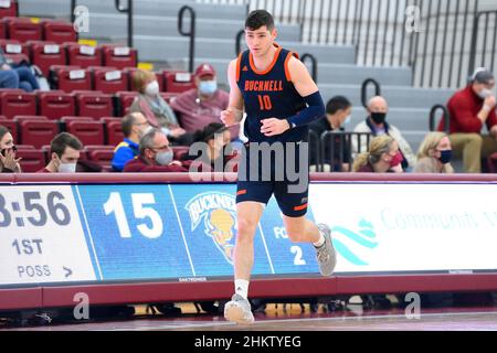 2. Februar 2022: Der Bucknell Bison-Wächter Andrew Funk (10) reagiert während der ersten Hälfte eines NCAA-College-Basketballspiels am Mittwoch, den 2. Februar 2022, auf einen drei-Punkte-Korb gegen die Colgate Raiders. Am Cotterell Court in Hamilton, New York. Colgate besiegte Bucknell 83-69. Rich Barnes/CSM Stockfoto