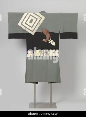 Kunst inspiriert von man's under-Kimono, under-Kimono (Nagajuban) für und man mit einem Dekor aus einem großen Familienwappen (mon) aus drei Vierecken, einem Hummer, der aus seiner Schale hervortritt, und einem horizontalen Band mit kalligrafierten Namen am Boden eines breiteren horizontalen schwarzen Bandes gegen ein grünes, Klassische Werke, die von Artotop mit einem Hauch von Moderne modernisiert wurden. Formen, Farbe und Wert, auffällige visuelle Wirkung auf Kunst. Emotionen durch Freiheit von Kunstwerken auf zeitgemäße Weise. Eine zeitlose Botschaft, die eine wild kreative neue Richtung verfolgt. Künstler, die sich dem digitalen Medium zuwenden und die Artotop NFT erschaffen Stockfoto