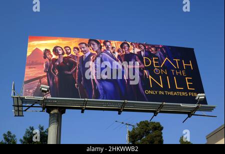 Los Angeles, California, USA 1st. Februar 2022 Eine allgemeine Sicht auf die Atmosphäre des Todes auf dem Nil Billboard am Sunset Blvd am 1. Februar 2022 in Los Angeles, Kalifornien, USA. Foto von Barry King/Alamy Stockfoto Stockfoto