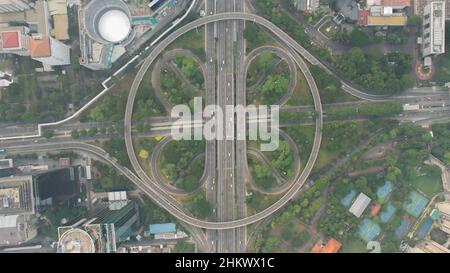 Luftaufnahme der semanggi-Brücke in jakarta selatan. Jakarta, Indonesien, Februar 6 2022 Stockfoto