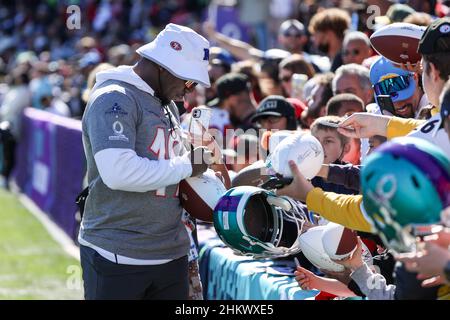 Las Vegas, Nevada, USA. 5th. Februar 2022. Deebo Samuel (19), 49ers-breiter Empfänger aus San Francisco, signierte Autogramme während des NFC Pro Bowl-Trainings im Las Vegas Ballpark in Las Vegas, Nevada. Darren Lee/CSM/Alamy Live News Stockfoto