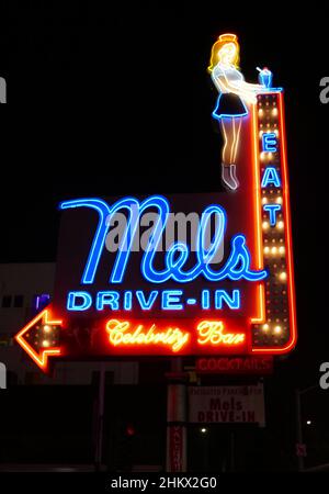Los Angeles, California, USA 1st. Februar 2022 Mels Drive in Restaurant Sign am 1. Februar 2022 in Los Angeles, Kalifornien, USA. Foto von Barry King/Alamy Stockfoto Stockfoto