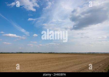 Schöne Aufnahme der Landschaft mit den Regenwolken Stockfoto