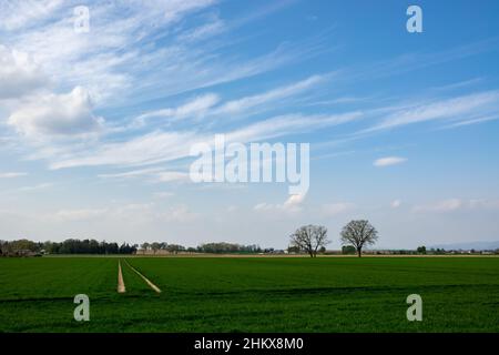 Schöne Aufnahme der Landschaft mit Regenwolken und Sturmwolken Stockfoto