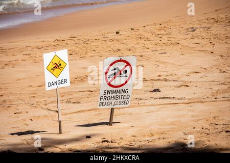 Gefahr und Schwimmen am geschlossenen Strand, Avalon Beach, NSW, Australien, verboten Stockfoto