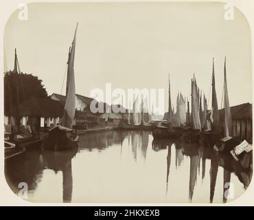 Kunst, inspiriert von Kali Besar in Batavia, Blick auf die Kali Besar in Batavia, mit festtäuschenden Bargen an den Kais. Im Vordergrund verankerte Lastkähne. Gerahmte Fotografie im Fotoalbum mit dem Titel: Views of Java., Woodbury & Page, Batavia, 1880, fotografische Unterstützung, Albumendruck, Höhe 186 mm, Classic Works modernisiert von Artotop mit einem Schuss Moderne. Formen, Farbe und Wert, auffällige visuelle Wirkung auf Kunst. Emotionen durch Freiheit von Kunstwerken auf zeitgemäße Weise. Eine zeitlose Botschaft, die eine wild kreative neue Richtung verfolgt. Künstler, die sich dem digitalen Medium zuwenden und die Artotop NFT erschaffen Stockfoto