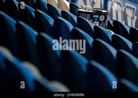 Huddersfield, Großbritannien. 05th. Februar 2022. Huddersfield Town Fan drum Credit: News Images /Alamy Live News Stockfoto