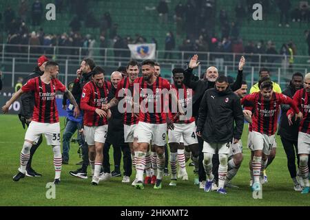 AC Mailand Teamsieg feiert während der italienischen Meisterschaft Serie A Fußballspiel zwischen dem FC Internazionale und dem AC Mailand am 5. Februar 2022 im Giuseppe Meazza Stadion in Mailand, Italien - Foto: Alessio Morgese/DPPI/LiveMedia Stockfoto