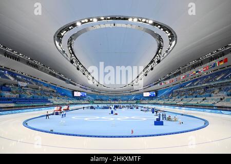 Eisschnelllauf-Hallenübersicht, Gesamtansicht, 5. FEBRUAR 2022 - Eisschnelllauf : Frauen 3000m während der Olympischen Winterspiele 2022 in Peking beim National Speed Skating Oval in Peking, China. 24th Olympische Winterspiele Peking 2022 in Peking vom 04,02.-20.02.2022. KEINE VERKÄUFE AUSSERHALB DEUTSCHLANDS ! Foto: Kenjiro Matsuo/AFLO via Sven Simon Fotoagentur GmbH & Co. Pressefoto KG # Prinzessin-Luise-Str. 41 # 45479 M uelheim/R uhr # Tel 0208/9413250 # Fax. 0208/9413260 # Account 244 293 433 # GLSB Arrival # Account 4030 025 100 # BLZ 430 609 67 # E-Mail: svensimon@t-online.de # www.svensimon.net. Stockfoto