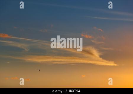 Vor einem blauen Himmel Wolke Stockfoto